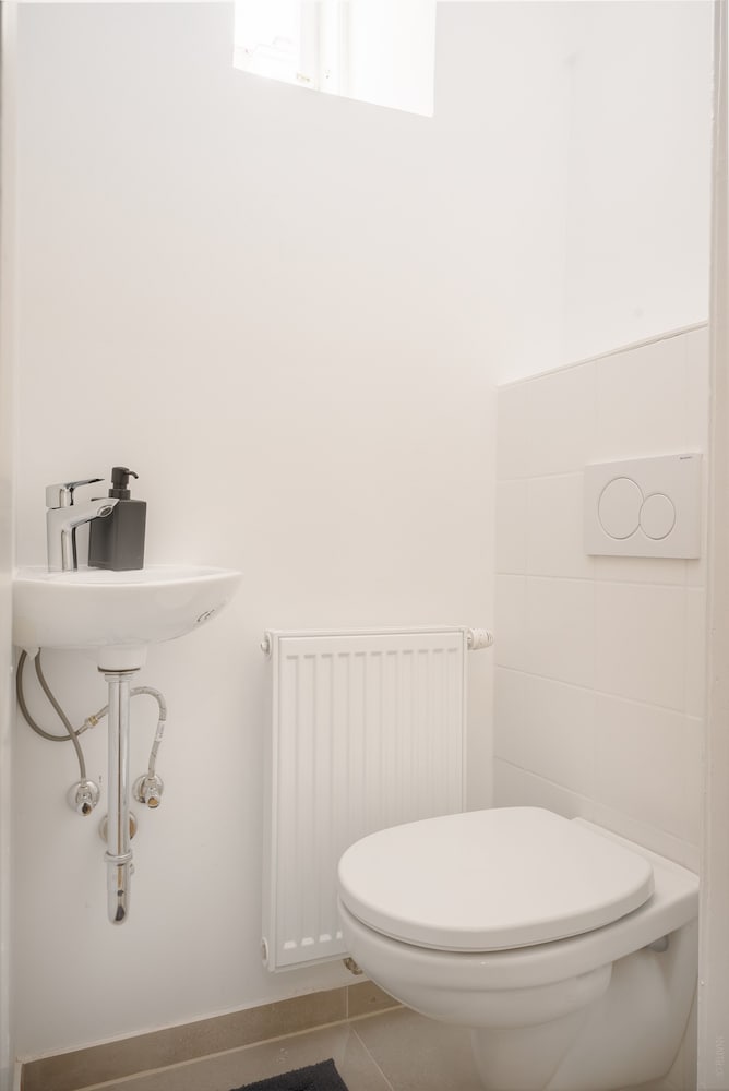 City Apartment - 5 min to Metro