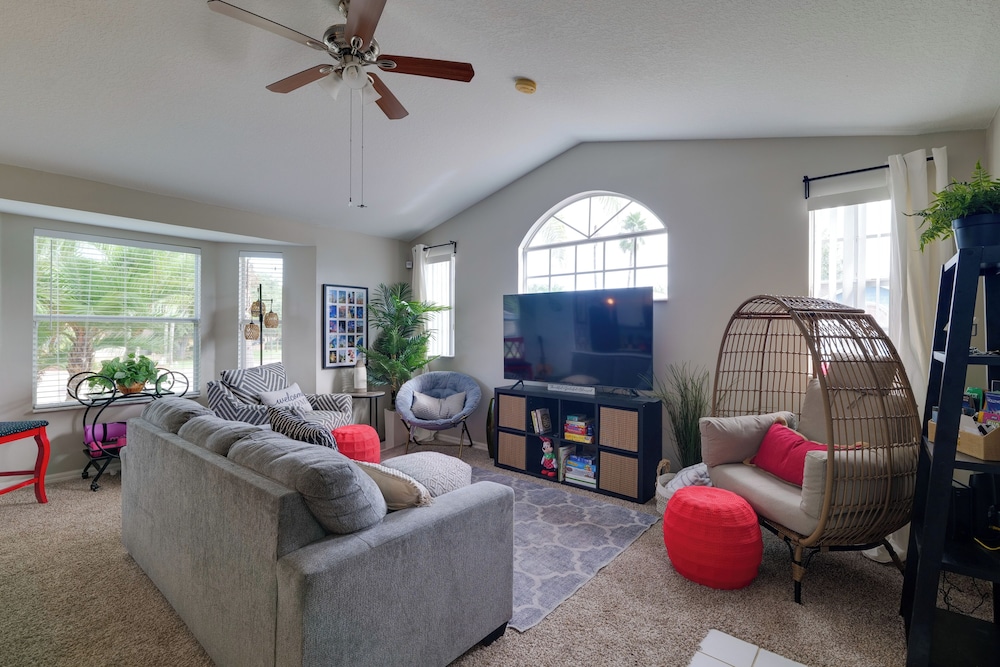5 Mi to Wdw: Resort-style Condo w/ Pool Access