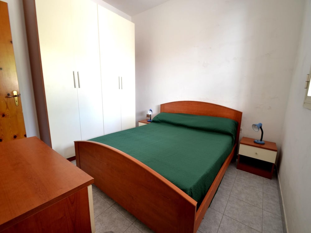 Apartment Near The Beach With Air Conditioning Pets Allowed view 3