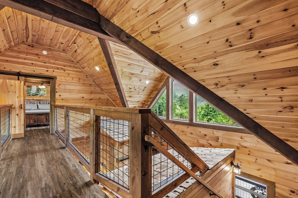 Amazing View Cabin w Gameroom Hot Tub Fire Pit