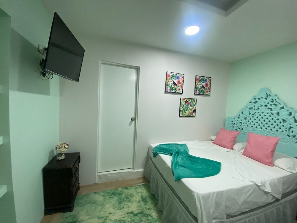 Room in Lodge - Cr-4 Room In Getsemani With Breakfast Wifi And Air Conditioning