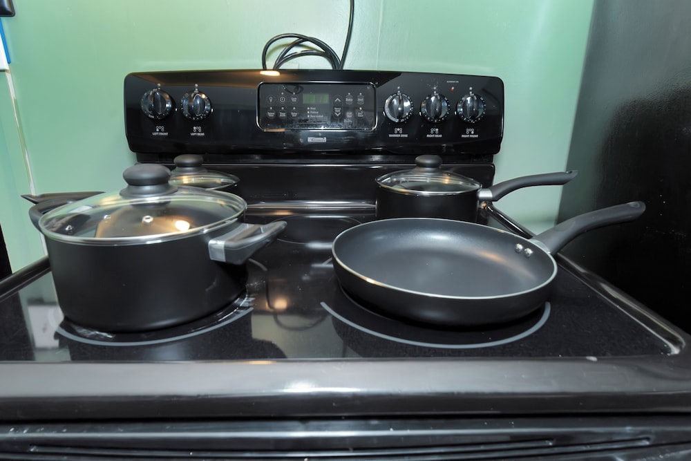 Spacious 3BR Condo in DTWN