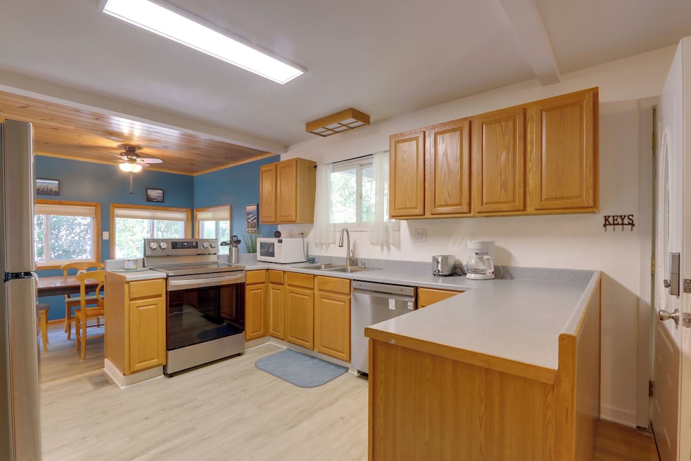 Harpers Ferry Cabin - Walk to Private Lake! - Property Image 26