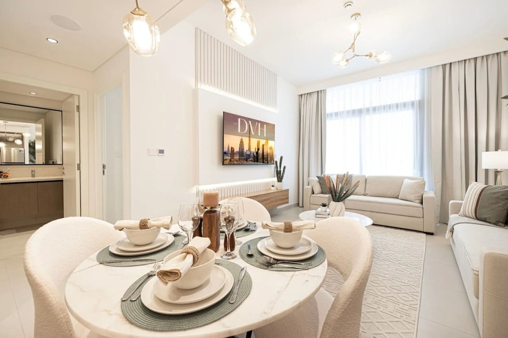 Burj Crown Lux Apartment by Dubai Mall