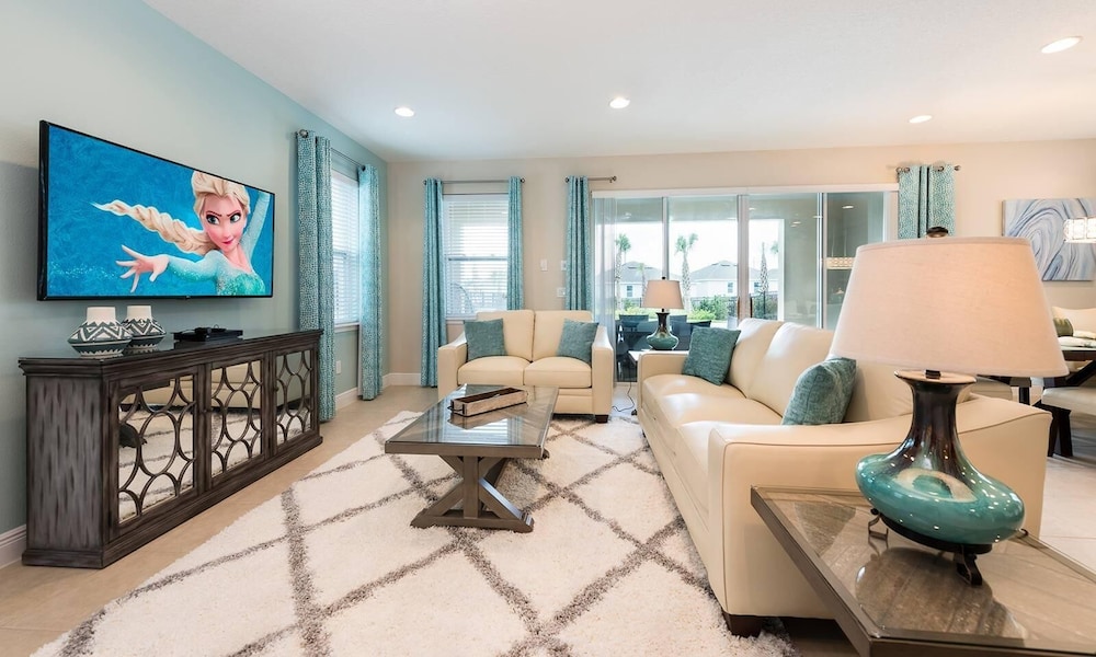7412 MA - Stylish Home Near Parks