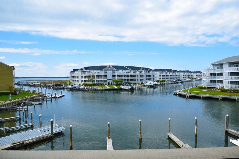 Seascape-heron Harbour 200-9 2 Bedroom Condo by RedAwning