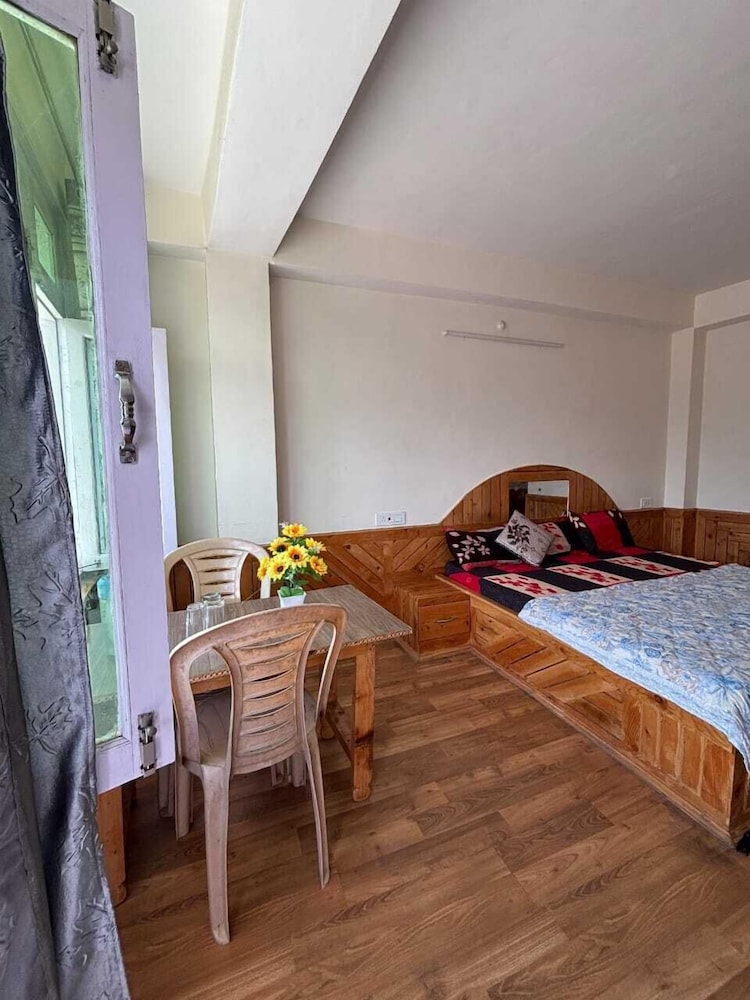 Aarav Chaaras Homestay