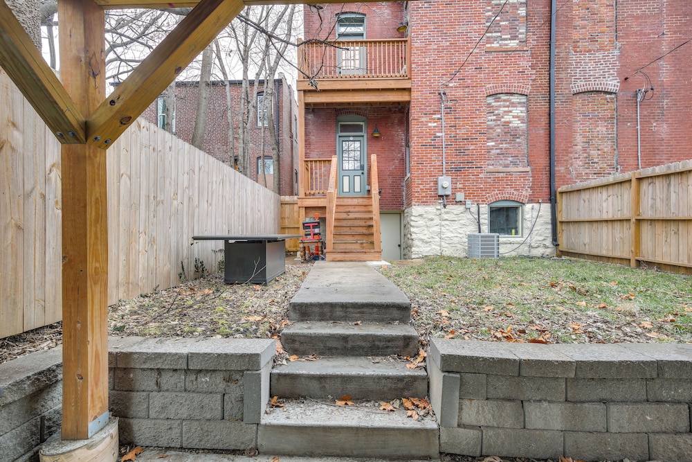 Walk to Gravois Park: 'nice Home' w/ Garage