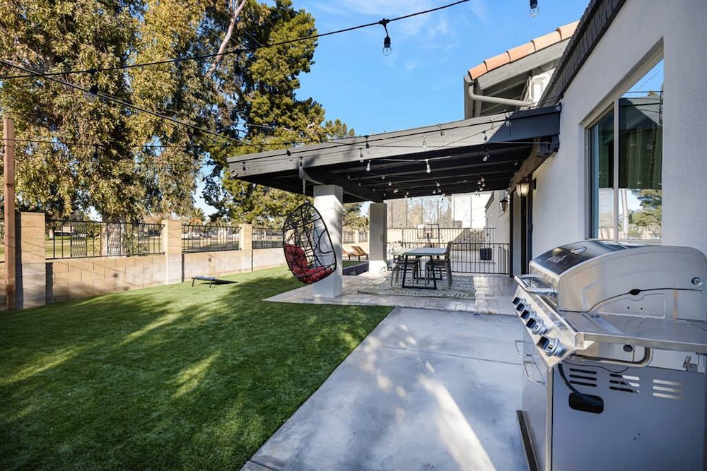 Huge Golf Course Home-free Heated Pool Theatre Gym