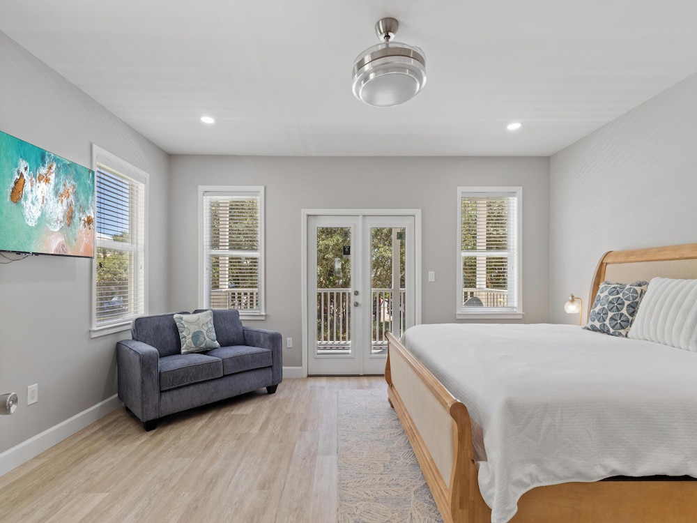 Sunset On Seabreeze by Southern Vacation Rentals