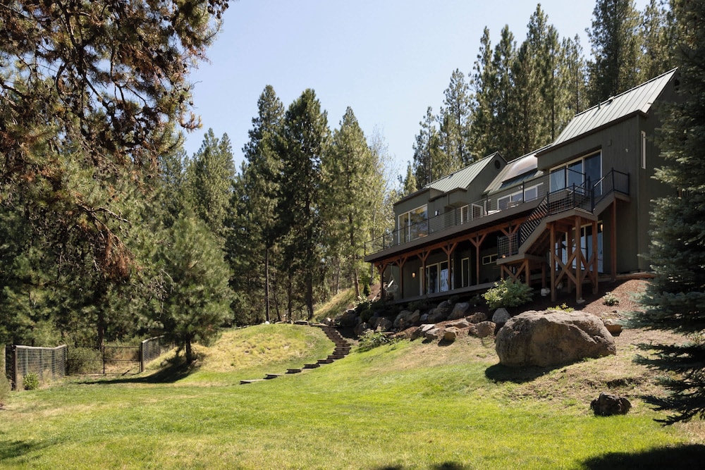 Amazing Riverfront on the Water- Big Sky Bend