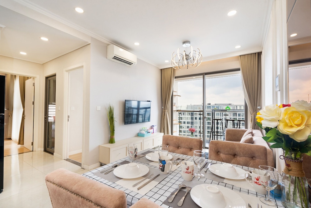 Jennifer House - Millenium Apartment