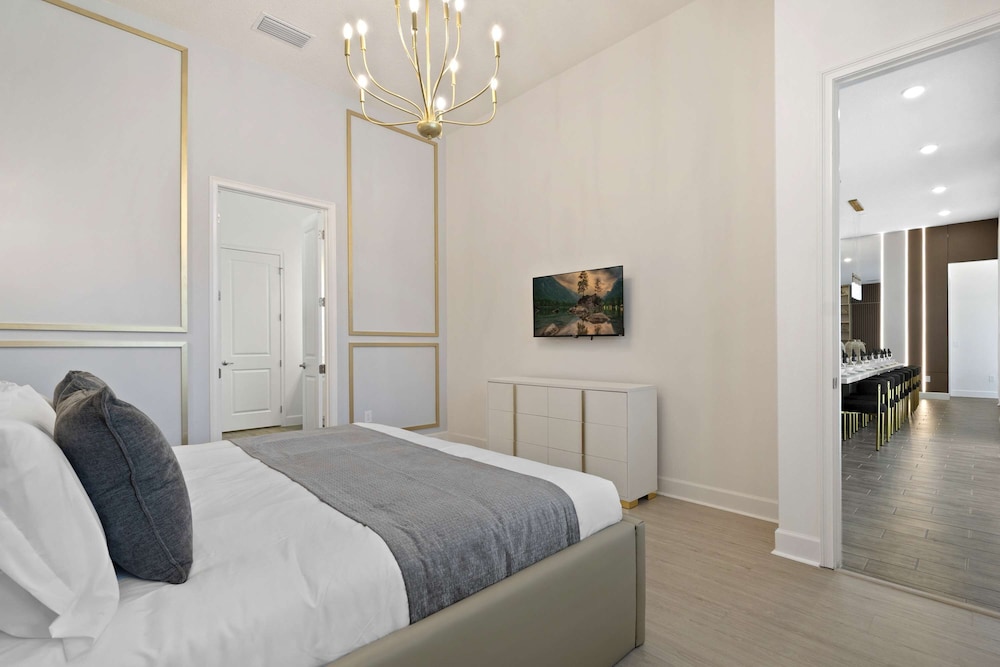 Magical 15-bedroom Villa Game Room, Theater & More!