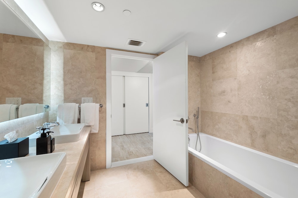 1 Hotel & Homes Private Luxury Suites