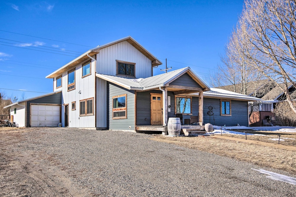 Beautiful Livingston Home w/ Mountain Views view 4