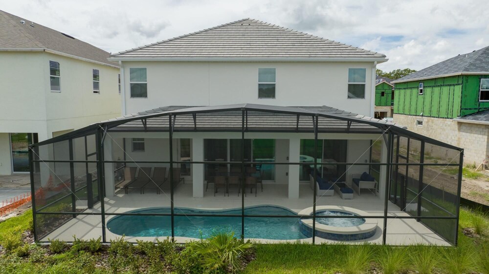 Large Themed Bedroom Home Near Disney - Image 4