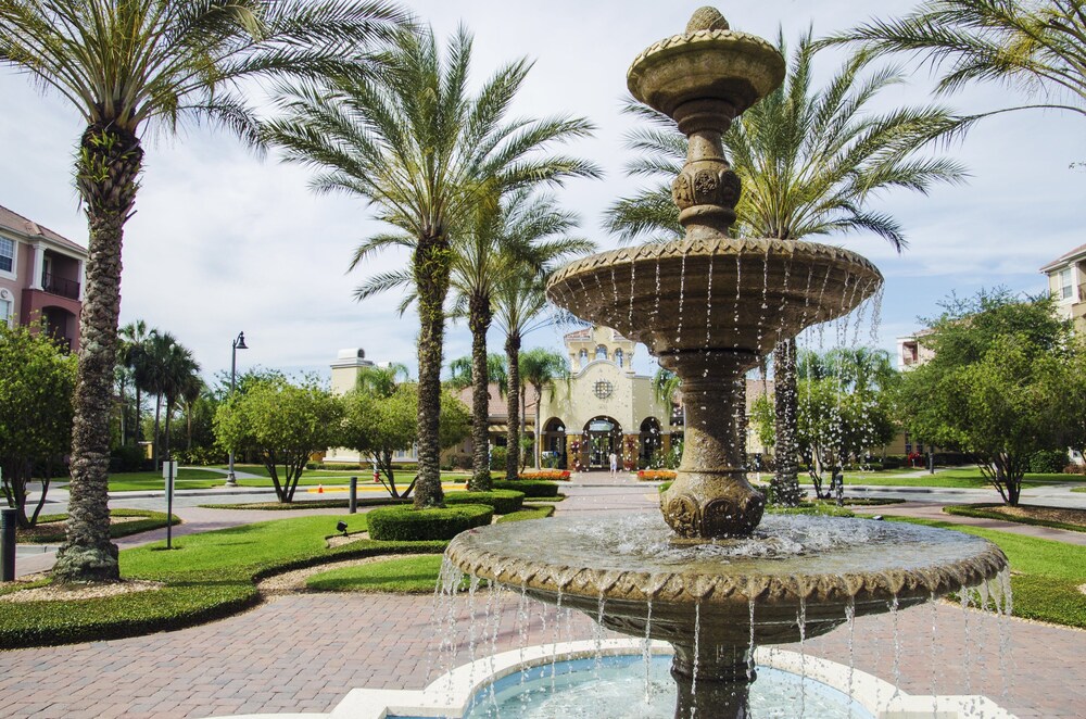 A Perfect Home for Your Family or Business! Just Steps From Convention Center 3br/3b #3vc024