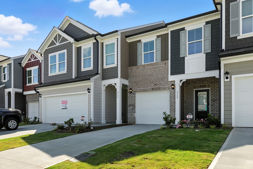 Charming Easley Retreat With Private Yard 3 Bedroom Townhouse