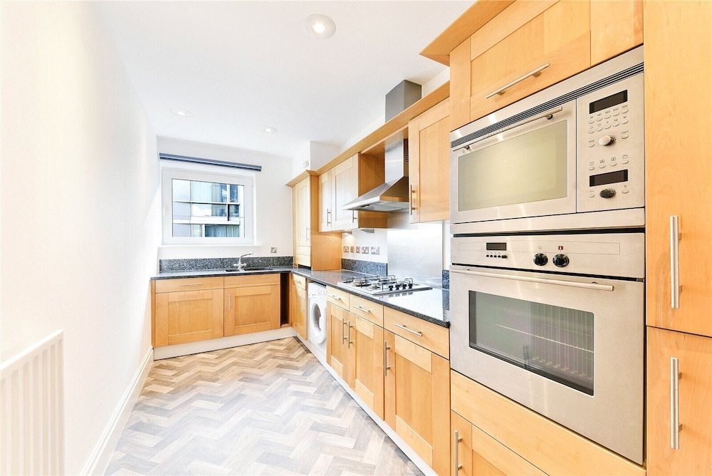 Immaculate 2-bed House in Earls Court W14