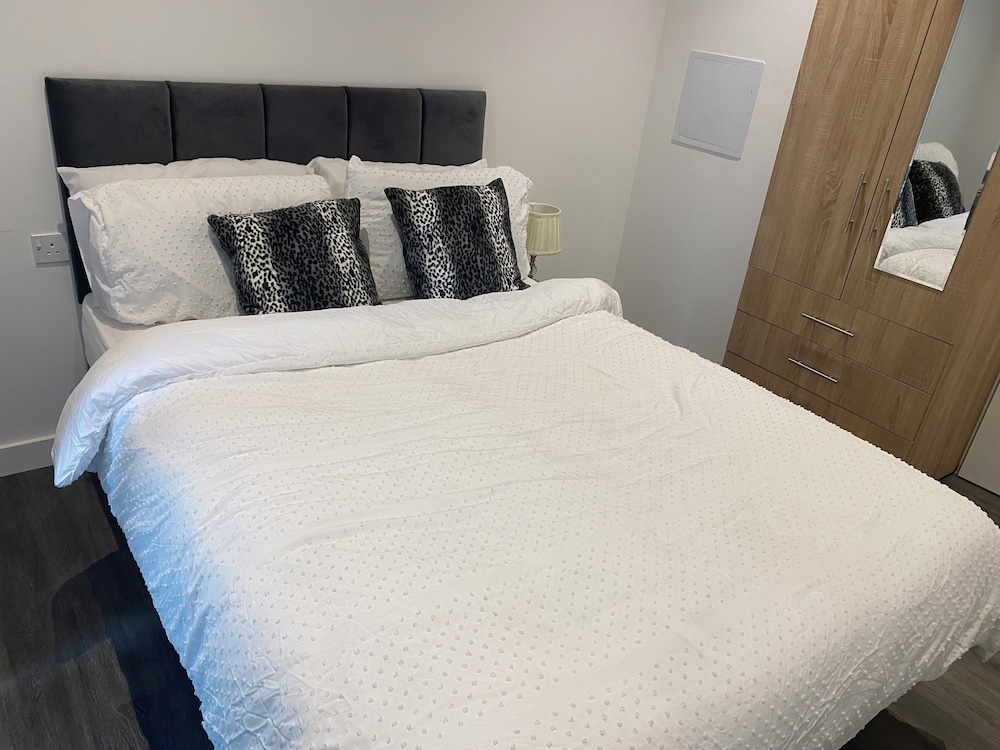 Remarkable 3-bed Apartment in London