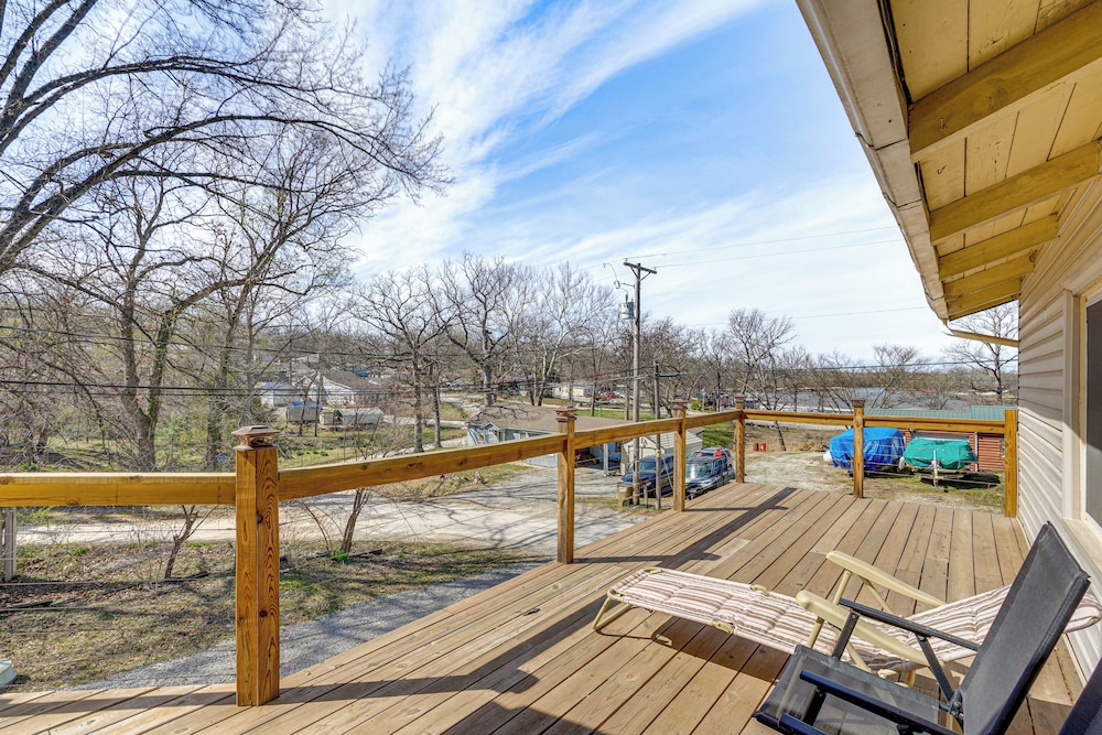 < 1/2 Mi to Marina: Missouri Lake Getaway