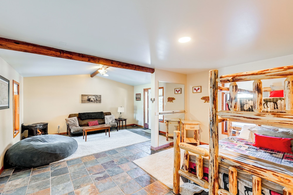 3 Mi to Dtwn: Mtn-view Red Lodge Retreat!