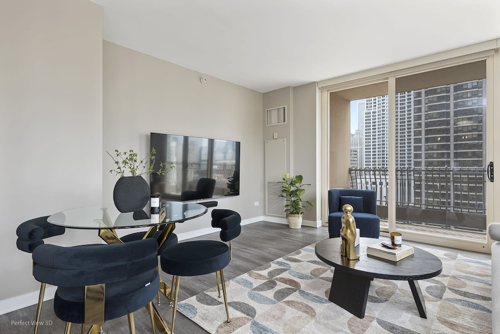Downtown Retreat 2BR Balcony Resort Comfort