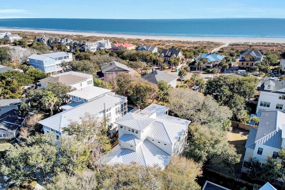 Walk to the Beach + Private Pool, Rooftop Terrace, Balcony 3602 Cameron