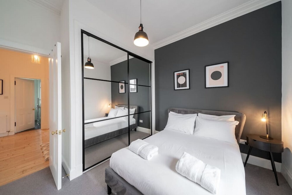 Jane s Place - Chic 2 bed Apartment view 2