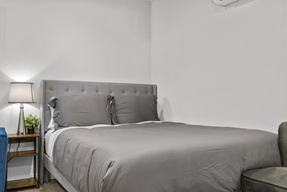 Stylish Studio Downtown Evonify - Property Image 23