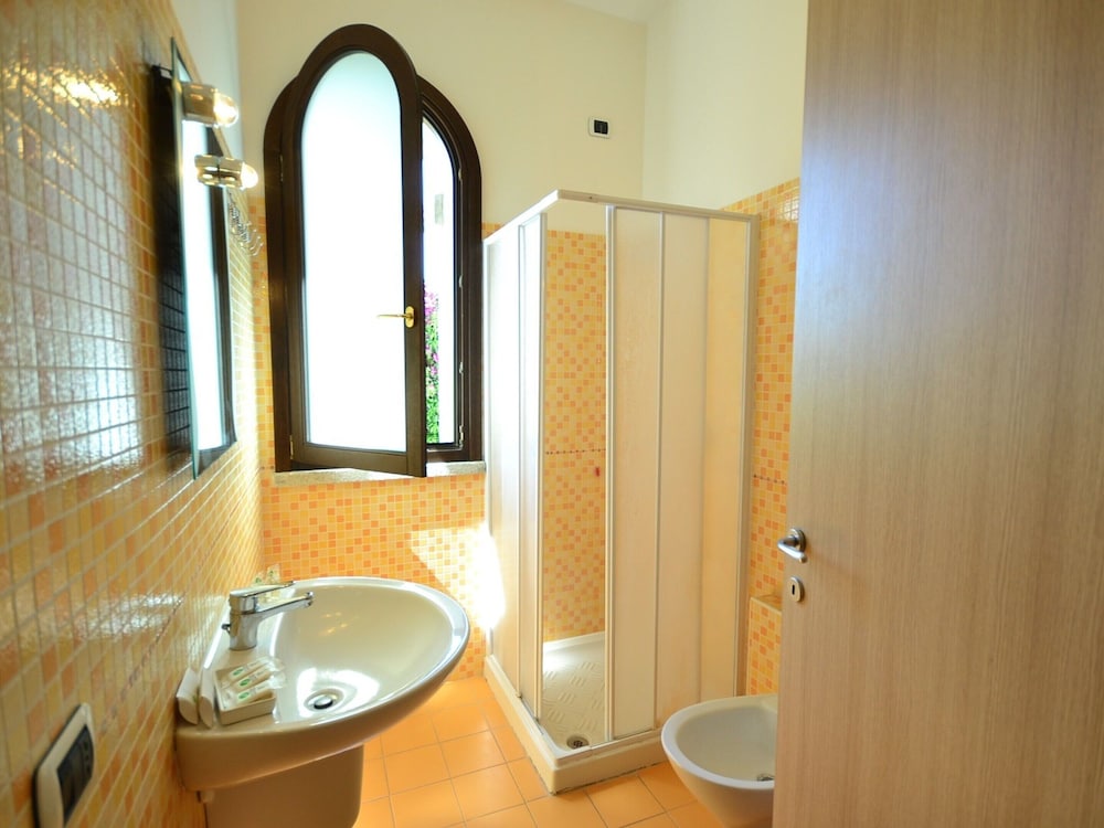 Villa in Alghero With Pool & Near Town view 4