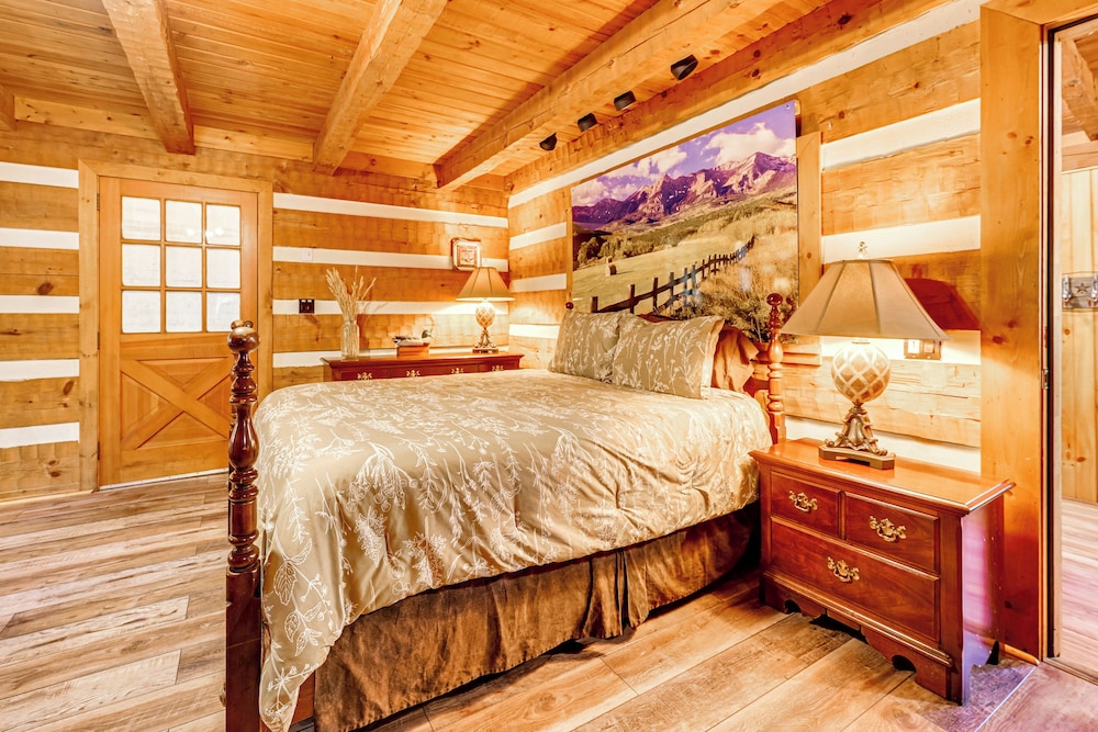 Spacious Sebring Family Cabin w/ Fun Barn + Yard!