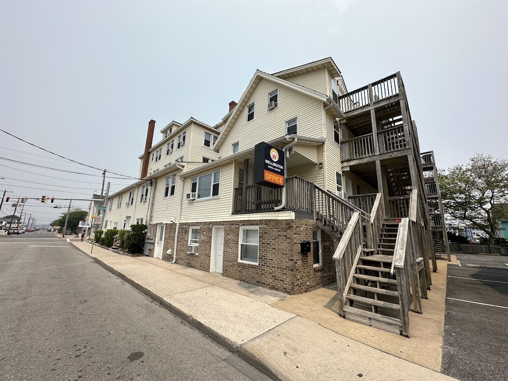 The Wellington Hotel & Suites Oceanblock