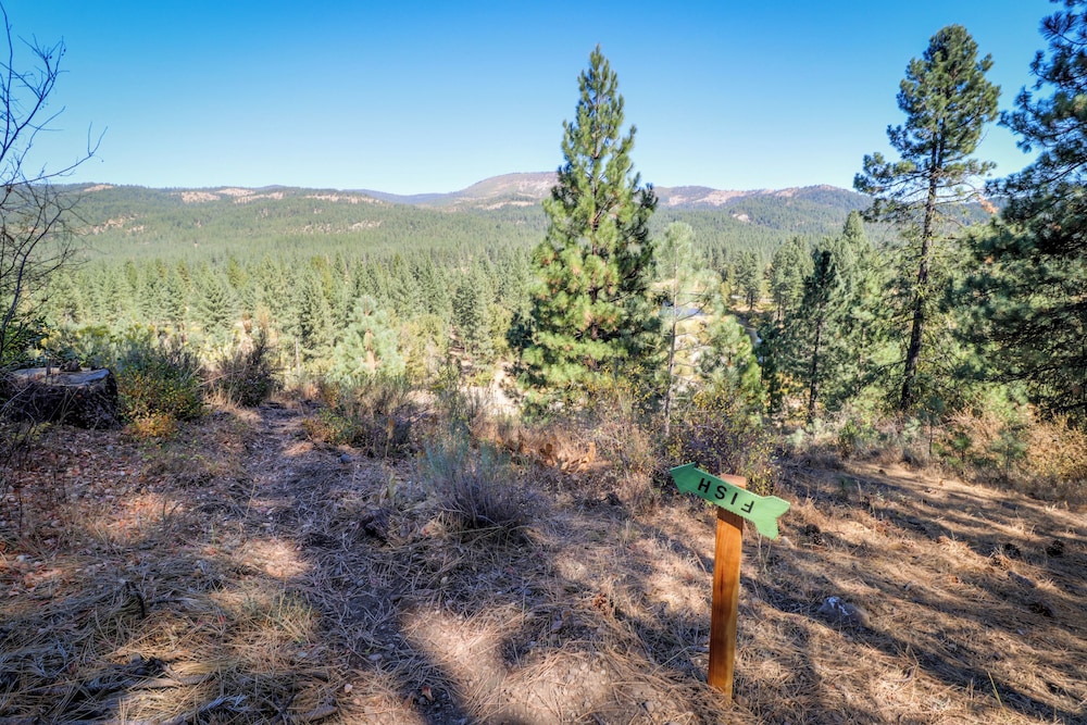 3BR Rustic Riverfront Home w/ Wood Stove