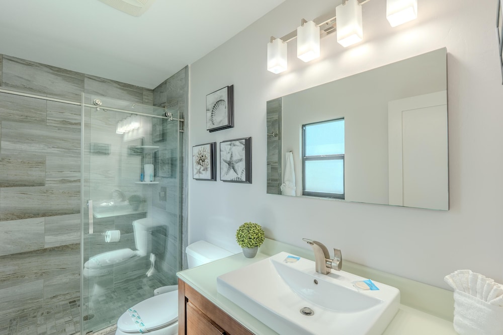 Club 205 At Bayview