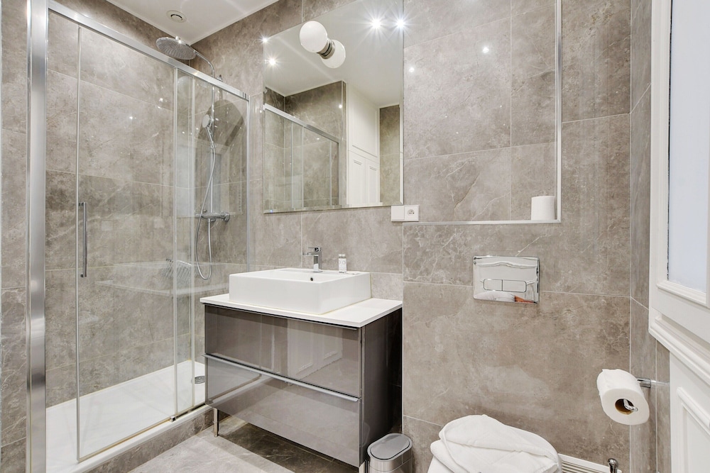 Charming Apartment - 1br/4p - Place Victor Hugo