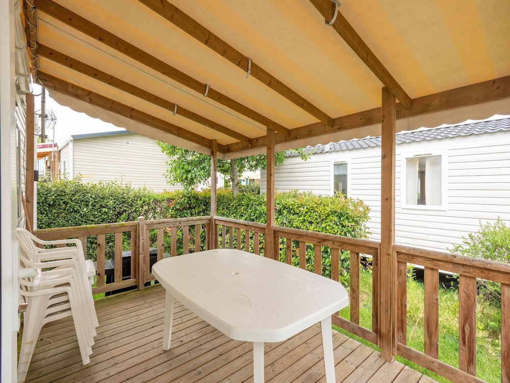 Mobile Home in Veuzain-sur-loire With Garden