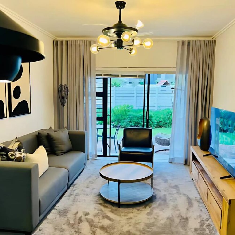 The Henlee Apartment Tocara