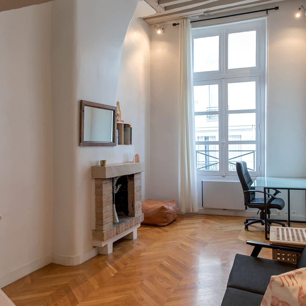 Sunny Dussoubs I Unique 1-br Loft in Montorgueil