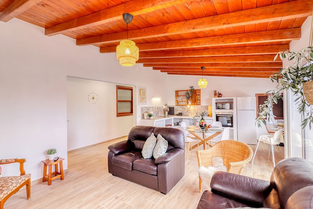 Cozy House w BBQ Teide Views Near City Center