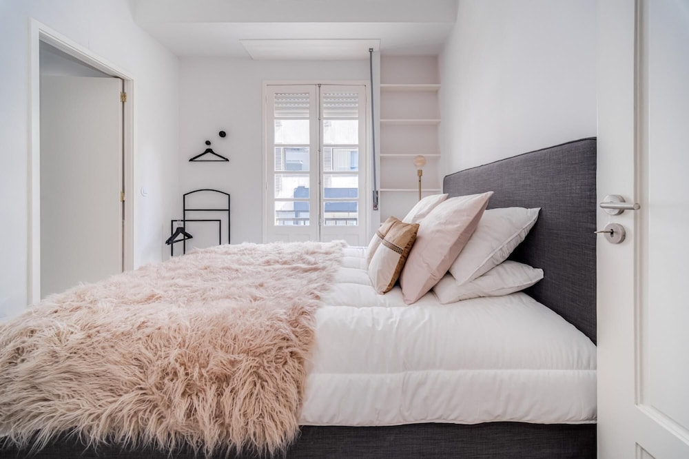 Nomad s By Sta Catarina Flats - 3bed Friends view 2
