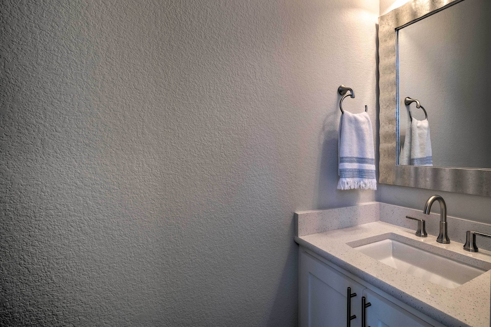 Modern Lake Travis Haven w/ Resort Amenities! - Property Image 20