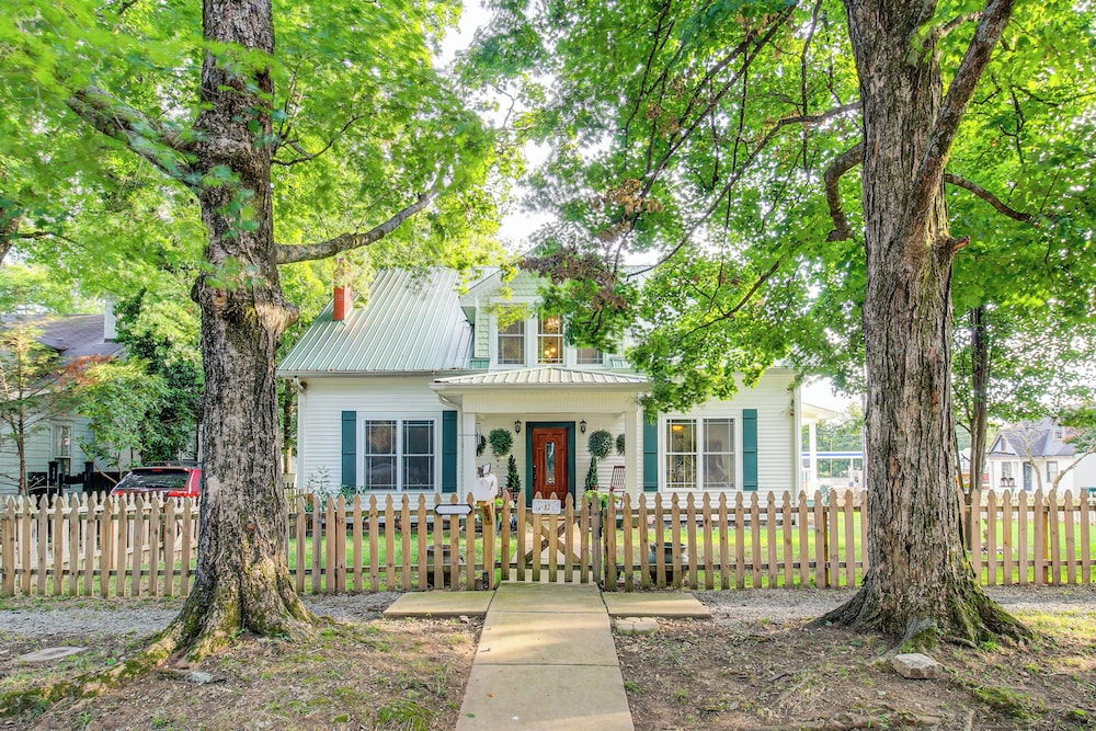 Walk to UT Southern & Dtwn Pulaski: Historic Home