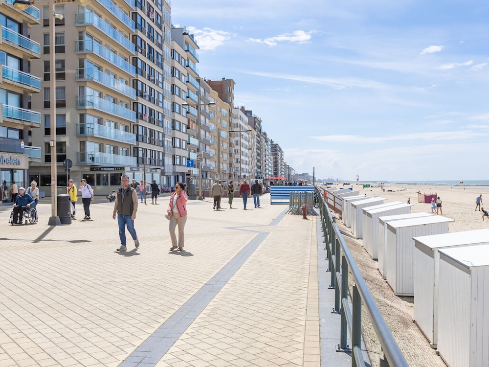 Apartment in Zeedijk With Sea View