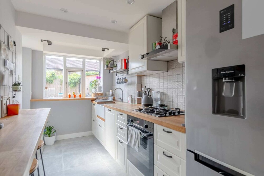 Modern & Spacious 3BD House - Canning Town