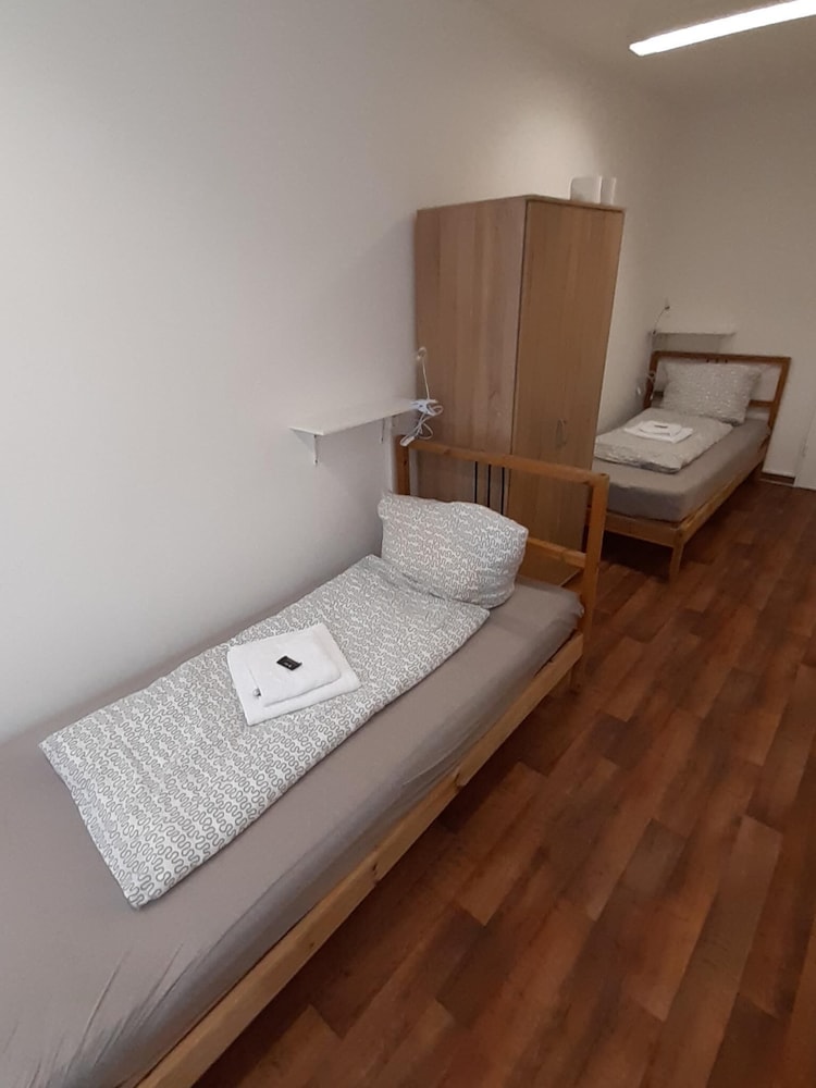 2-Rent Group Hostel Zimmer&Apartments GKP2