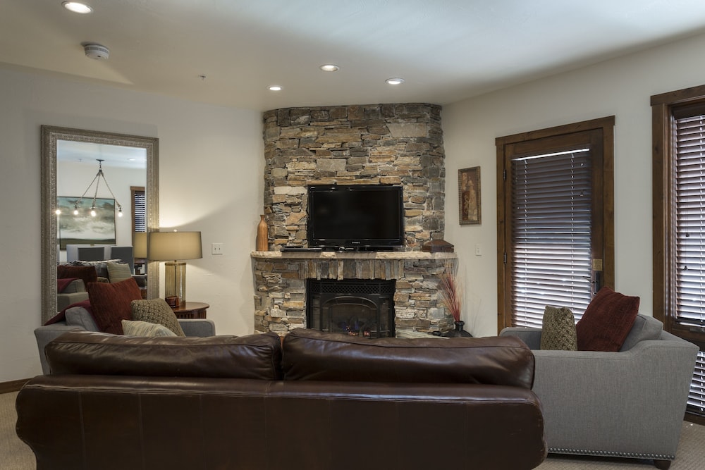 2 Bedroom Condo with Spa - Silver Baron Lodge 2 Condo