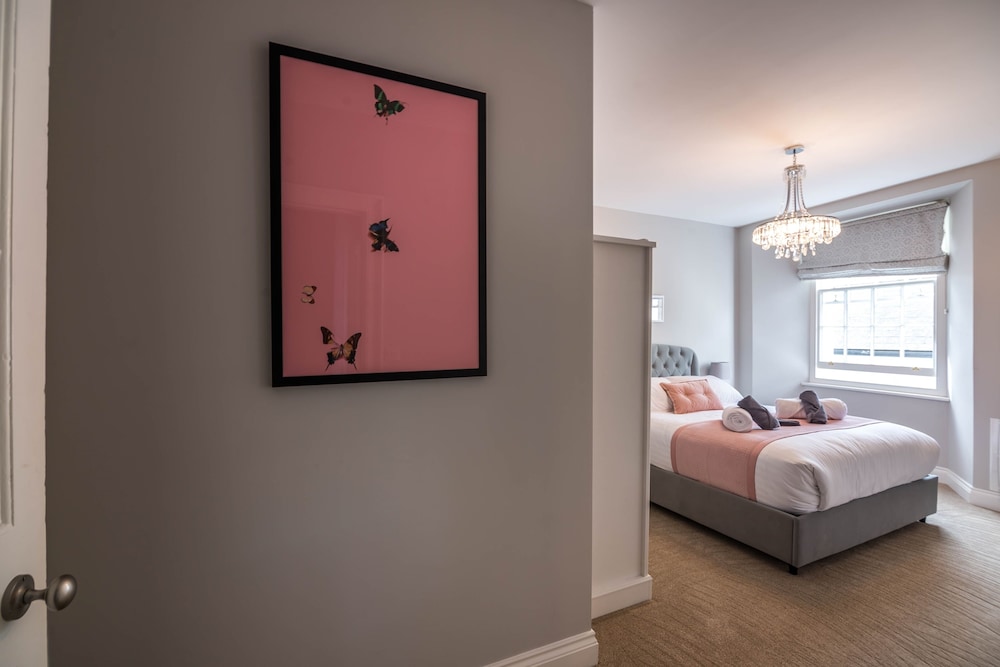 Lady Tenby - 2 Bedroom Luxury Apartment view 4