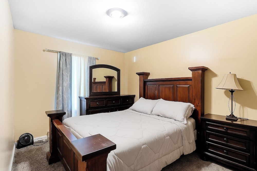 Wallkill 4BR Retreat Large Yard + Pet Friendly