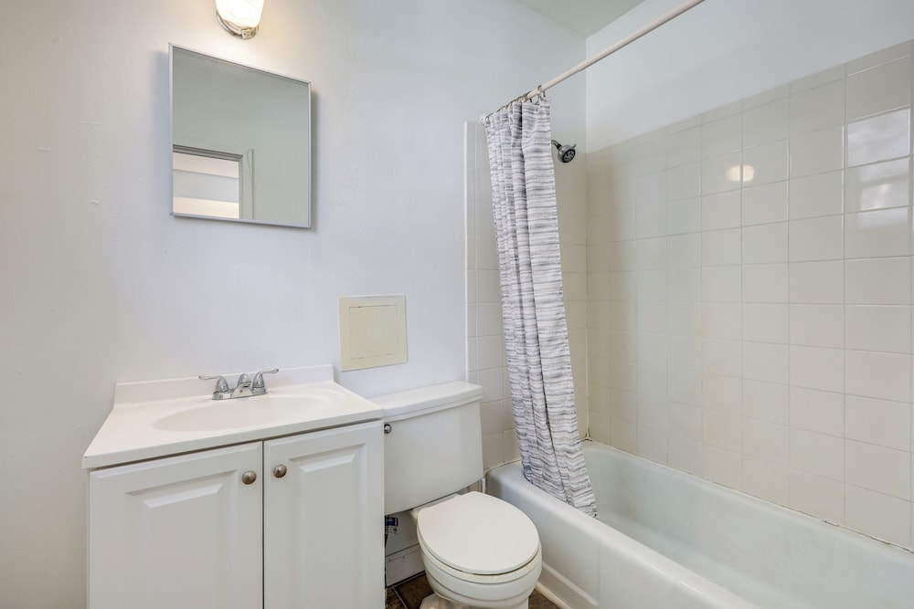 Walk to Food & Art: Condo in Historic Riverside